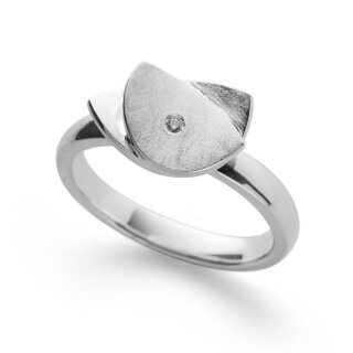 Organisch geformt und mit Diamant gekrönt, Ring 925/- Sterlingsilber.